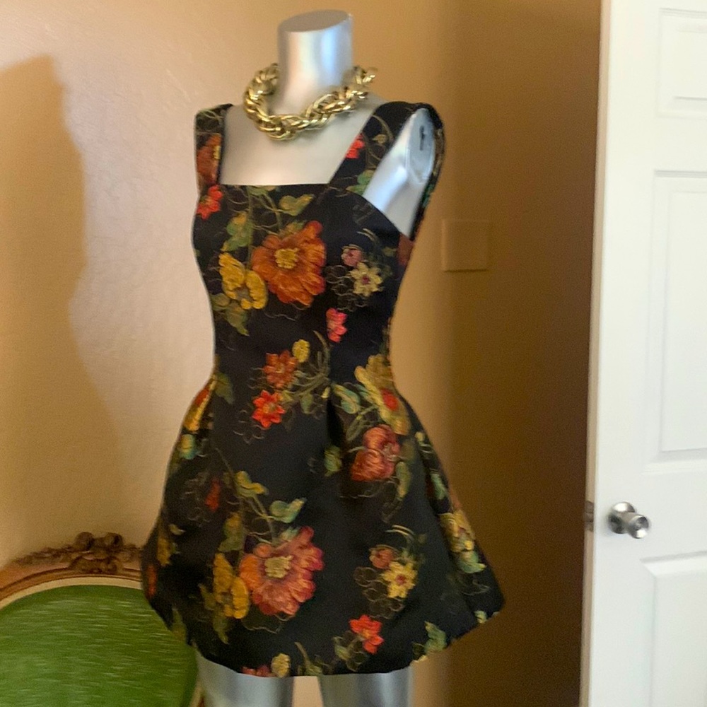 Cynthia McClintock Jacquard Black/Gold Floral Mini Dress.  Sz 4